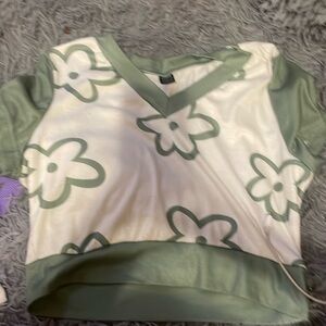 green cute shein crop top comfy and nice